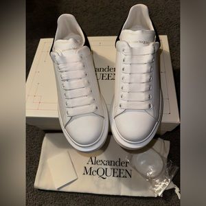 Alexander McQueen Oversized Sneakers Womens White/Black 39/9